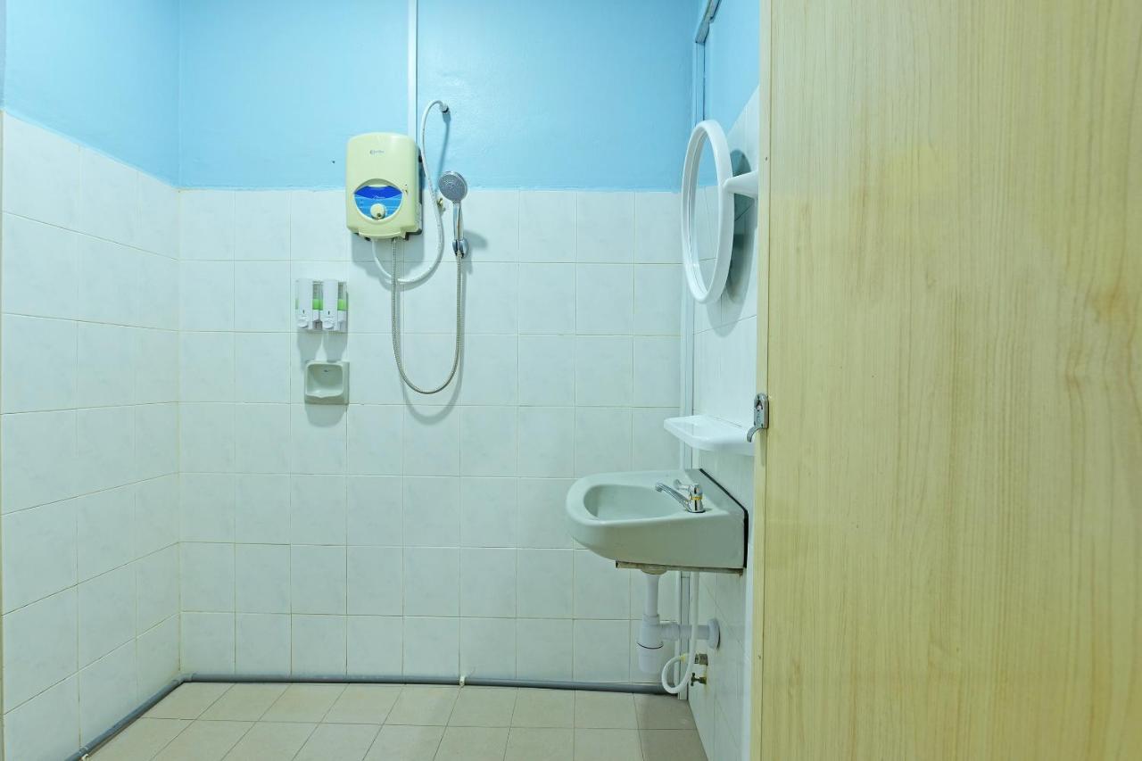 Oyo 90672 De Paradise Turtle Hotel Kerteh Ngoại thất bức ảnh