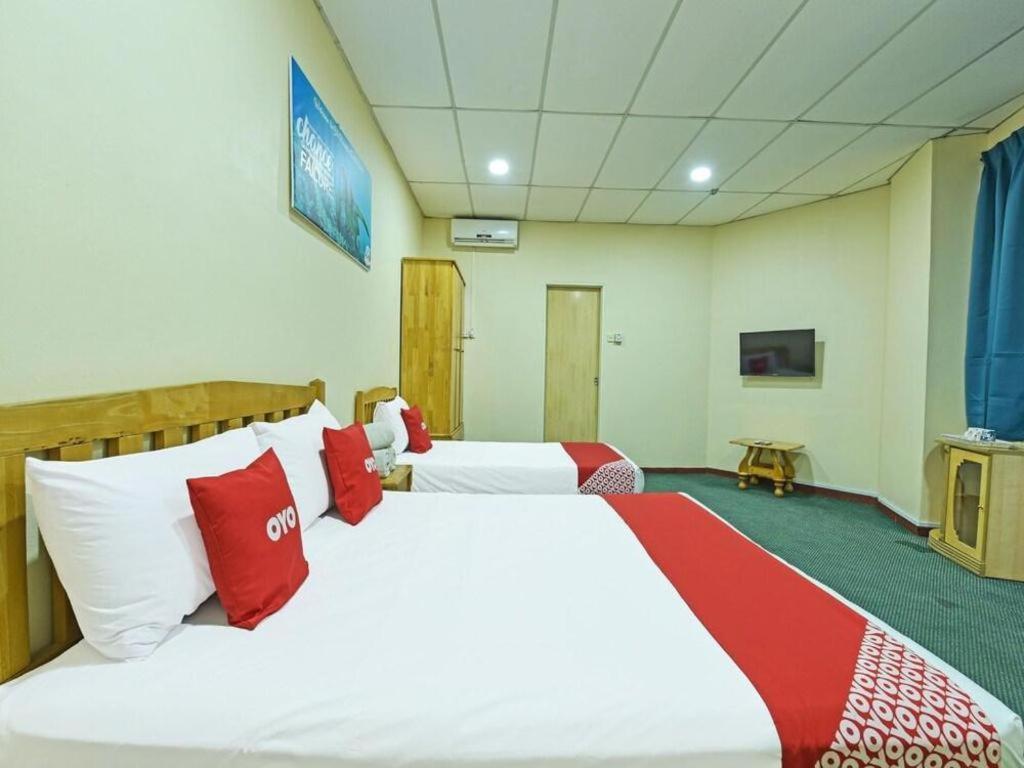 Oyo 90672 De Paradise Turtle Hotel Kerteh Ngoại thất bức ảnh